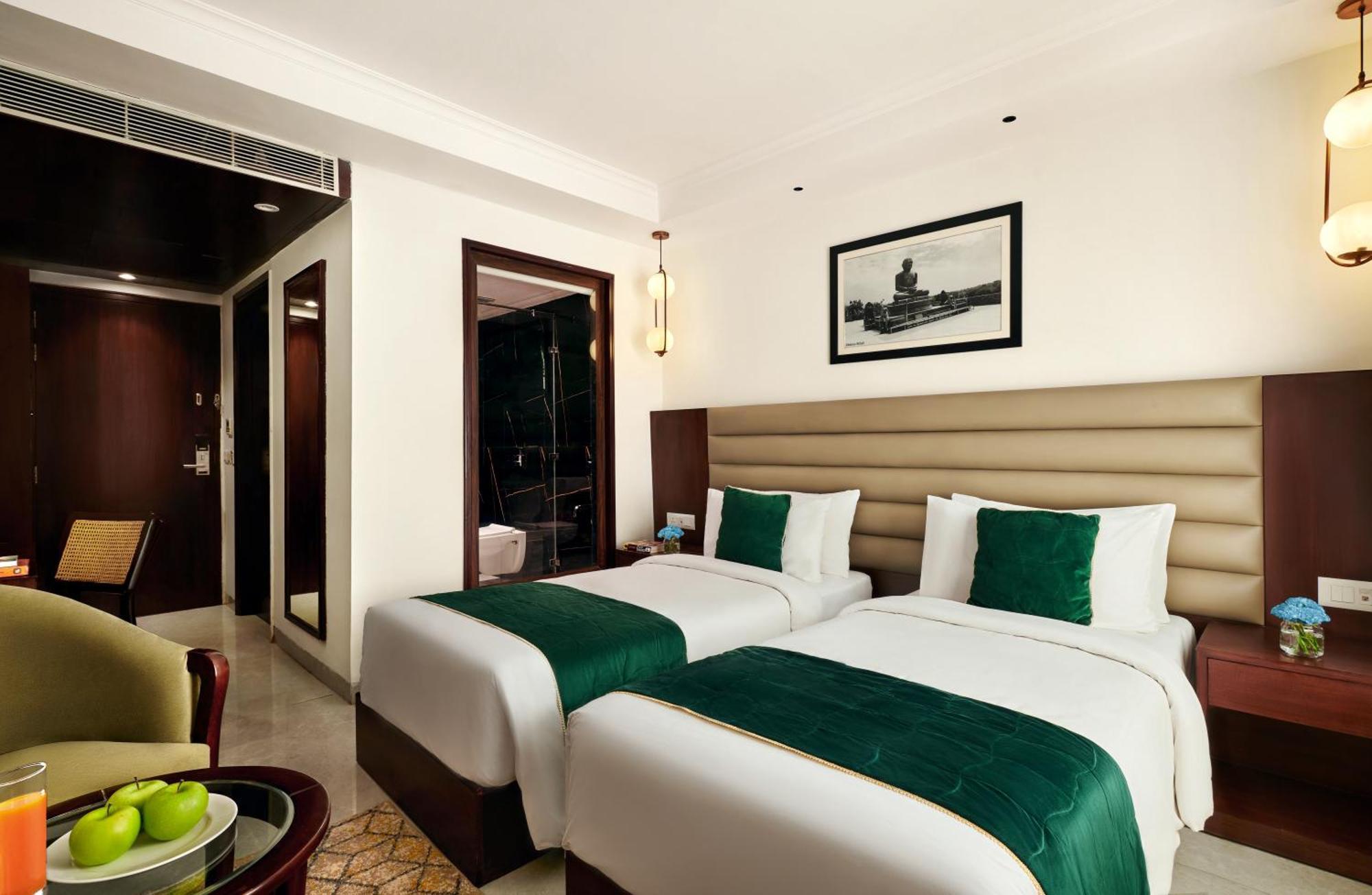 Deventure Sarovar Portico Patel Nagar Nueva Delhi Exterior foto